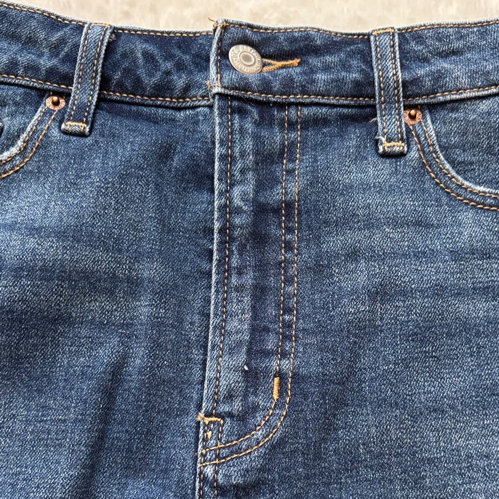 Old Navy Denim Blue Women's Shorts NWOT never worn size 12 - Picture 4 of 8